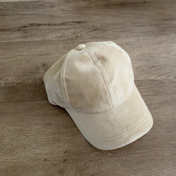 Forever 21 Accessories - Forever 21 plush suede baseball cap